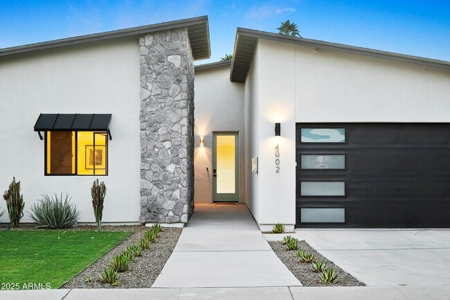 Building Photo - 4002 N 33rd Pl