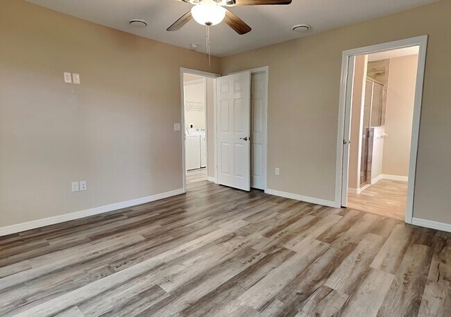 Building Photo - 8547 N Tiny Lily Dr