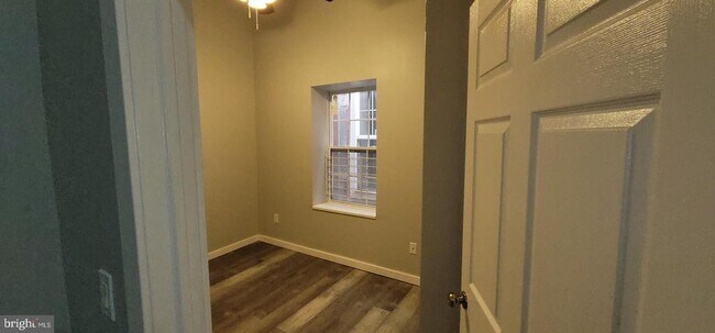 Building Photo - 1729 Centre Ave