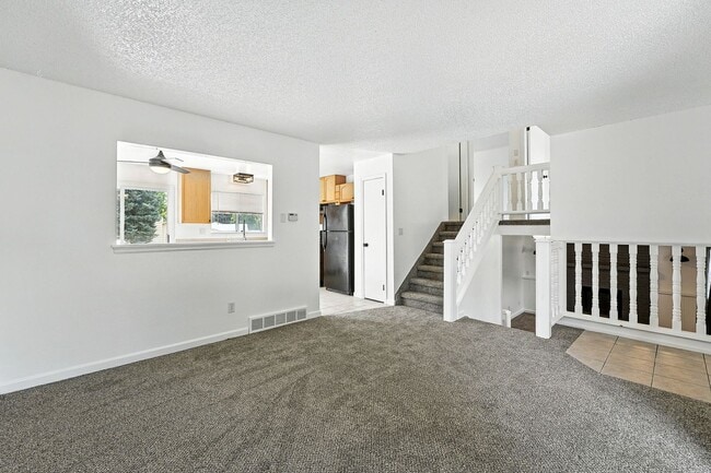 Building Photo - Spacious Tri-Level Home on Corner Lot – Av...