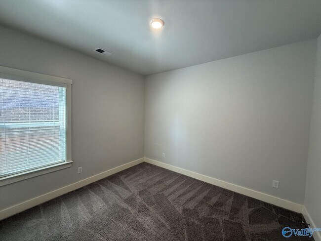 Building Photo - 22 Desert Oak Ct SW