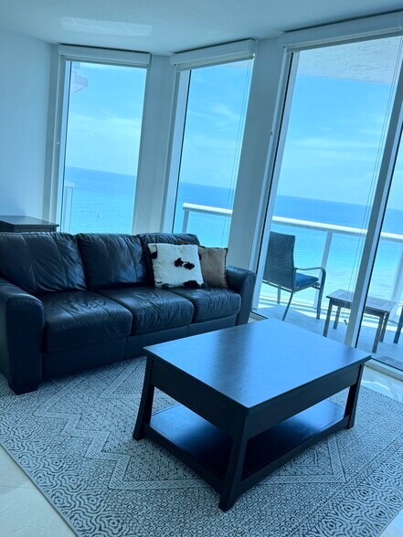 Building Photo - 6515 Collins Ave