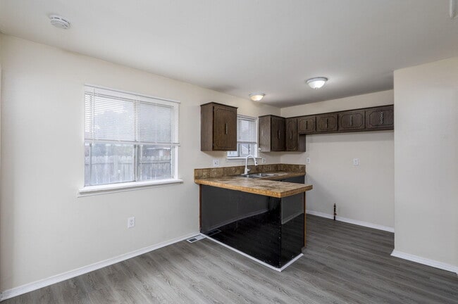 Building Photo - 11203 Toepfer Rd