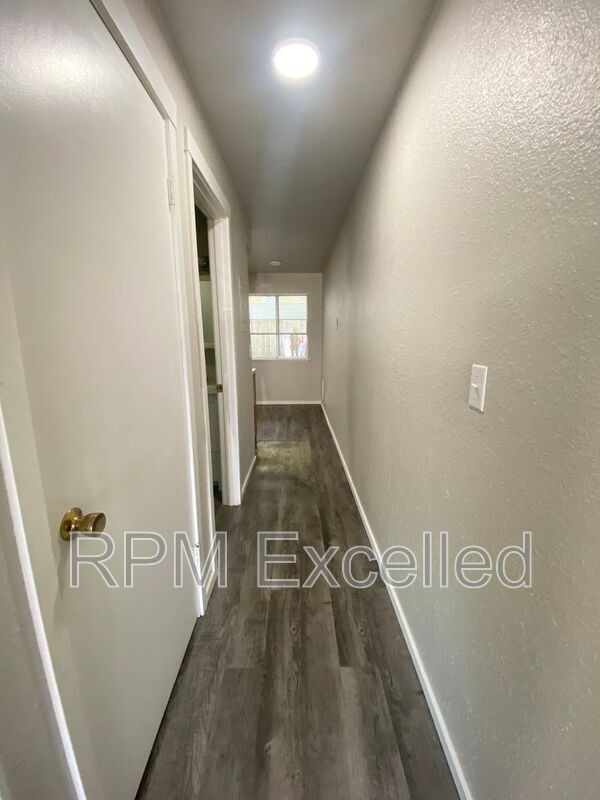 Building Photo - 634 M St NE