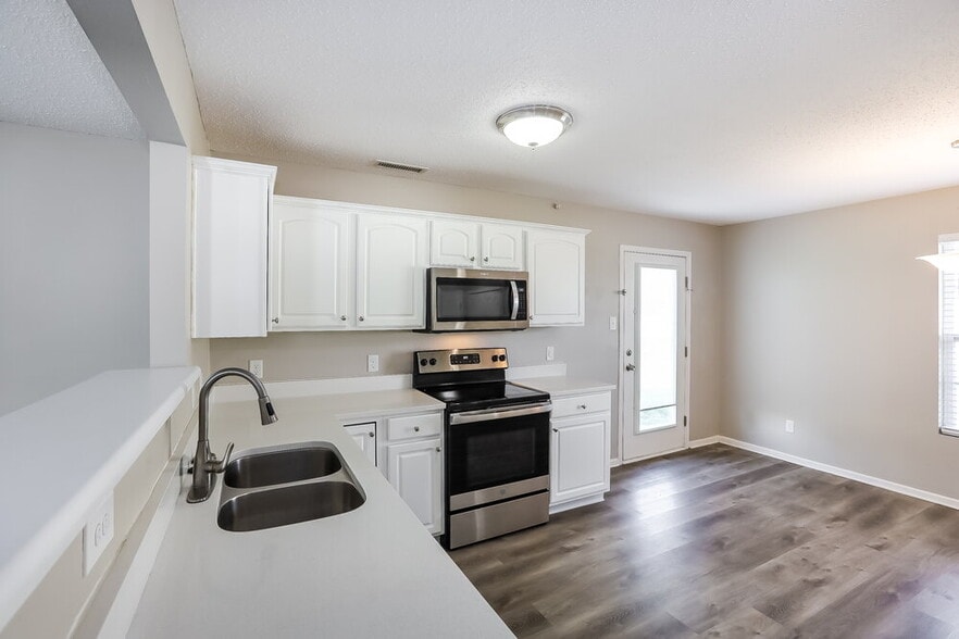 Building Photo - 1904 Breakwater Dr