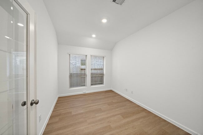 Building Photo - 4823 Shimmer Side Dr