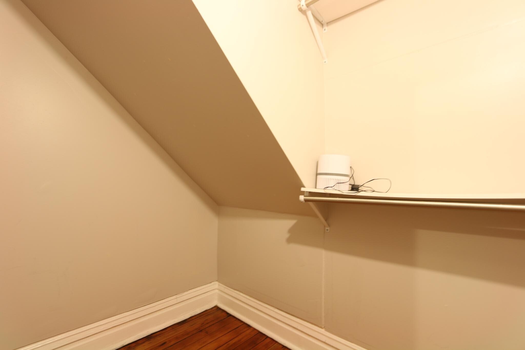 Building Photo - 2440 S Oakley Ave