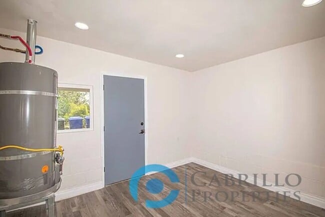 Building Photo - 6311 Inman St