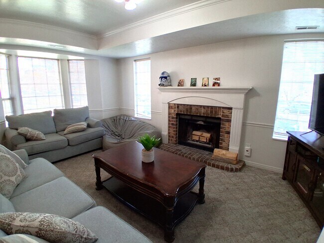 Building Photo - 565 N 300 E