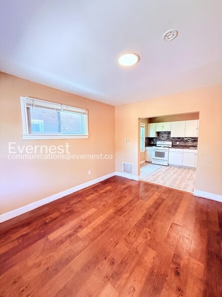 Building Photo - 2488 Woodmere St