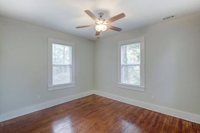 Building Photo - Completely Renovated - Three Bedroom, Two ...