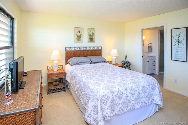 Building Photo - 4620 NE Sandpebble Trce