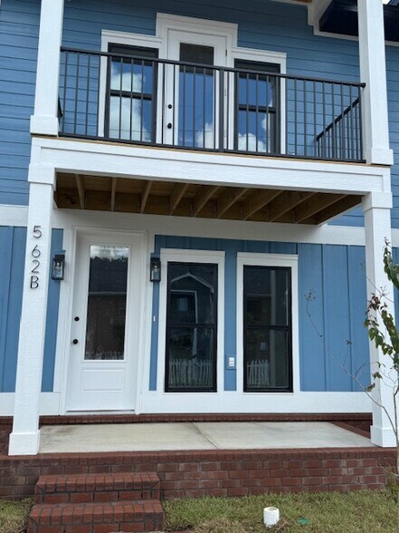 Building Photo - 562 N De Villiers St