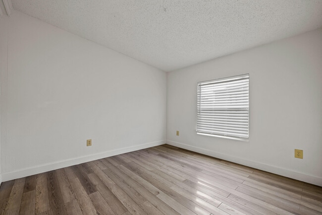 Building Photo - 11831 Bay Pl