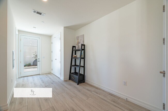 Building Photo - Whitmore Villa.