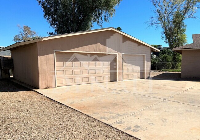 Building Photo - 5129 E Emile Zola Ave