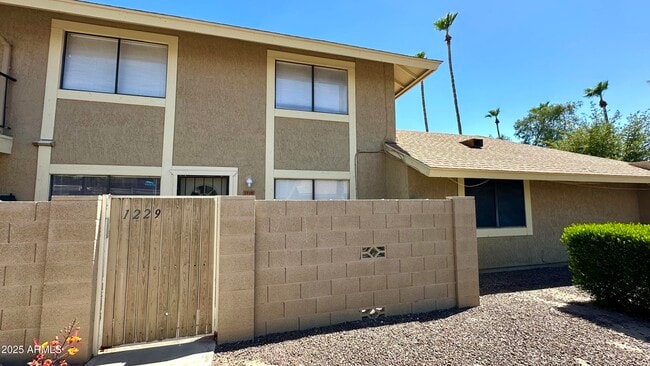 Building Photo - 1229 N 84th Pl