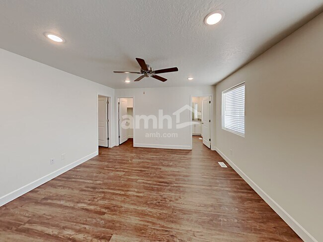 Building Photo - 2431 E Frontier St