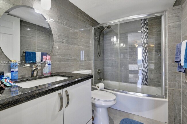 Building Photo - 20515 E Country Club Dr