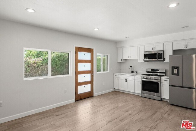 Building Photo - 2231 Laverna Ave