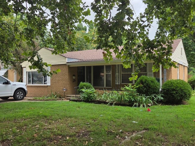 Primary Photo - 2350 S Erie St