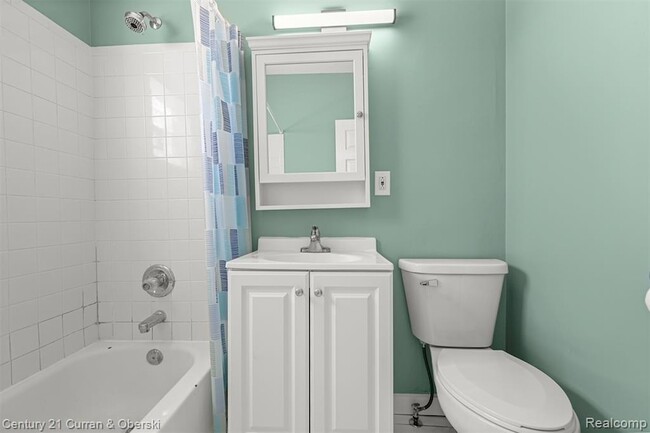 Building Photo - 1409 N Green St