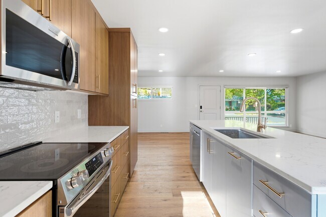 Building Photo - 1153 Buccaneer Dr