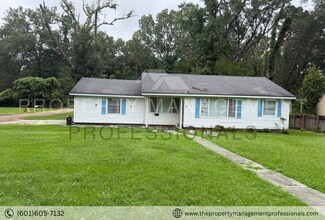 Building Photo - 348 Colonial Dr