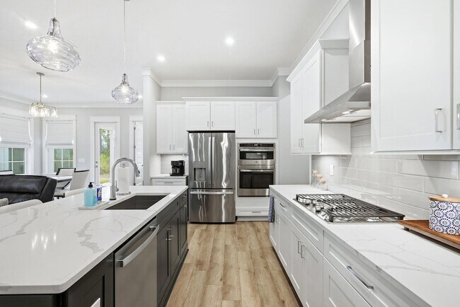 Building Photo - 323 Suwannee Dr