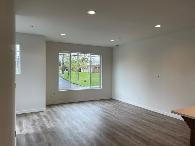 Building Photo - 5575 NE Killingsworth St