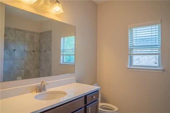 Building Photo - 5130 Northview Lake