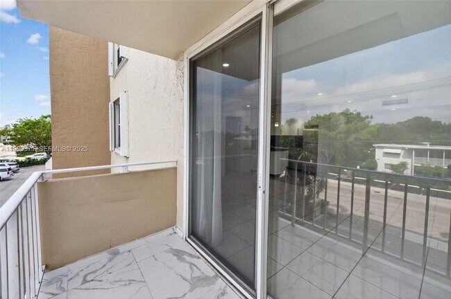 Building Photo - 1050 SE 15th St