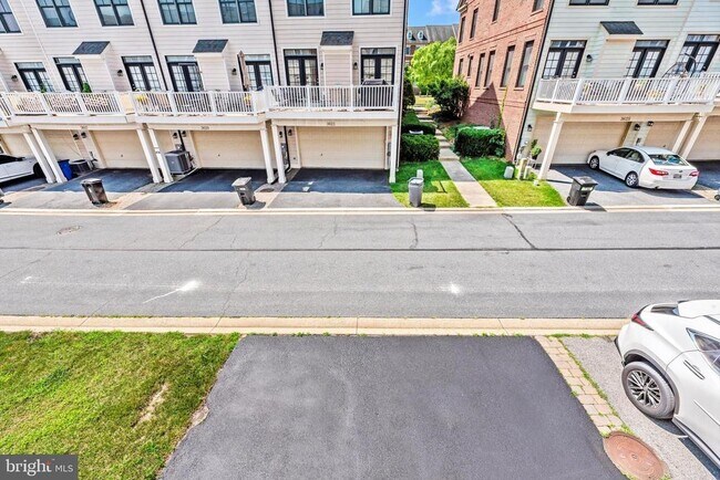 Building Photo - 8943 Amelung St