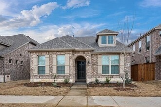 Building Photo - 2037 Almassera Dr