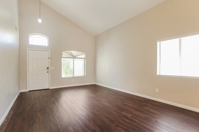 Building Photo - 5564 S 240th Dr