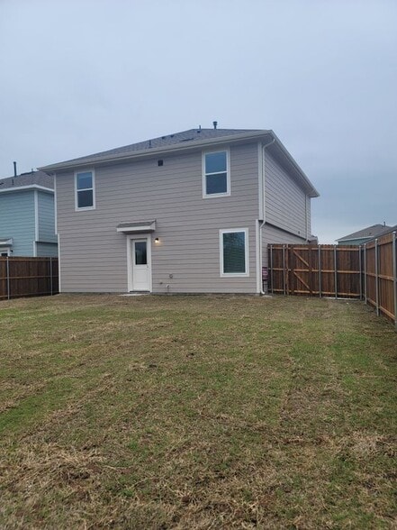 Building Photo - 1117 Northfield Dr