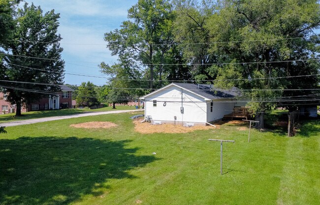 Building Photo - 25 Poplar Hill Dr