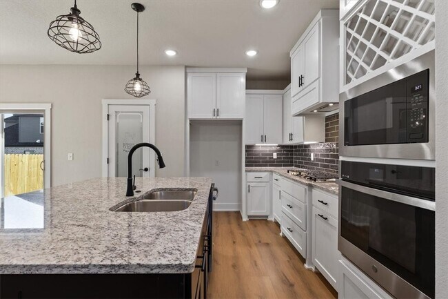 Building Photo - 7005 SW High Meadow Blvd