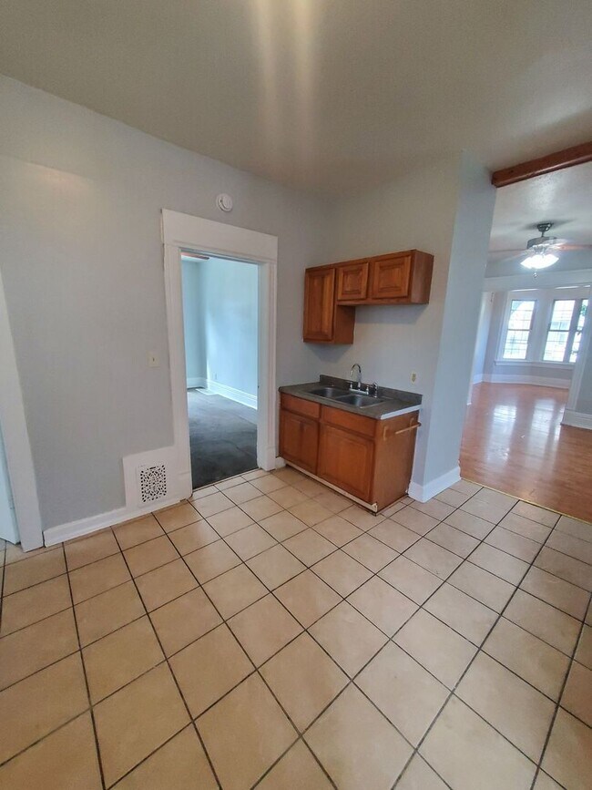 Building Photo - 2215-2217 W Mineral St. (Duplex)(ACE PROPE...