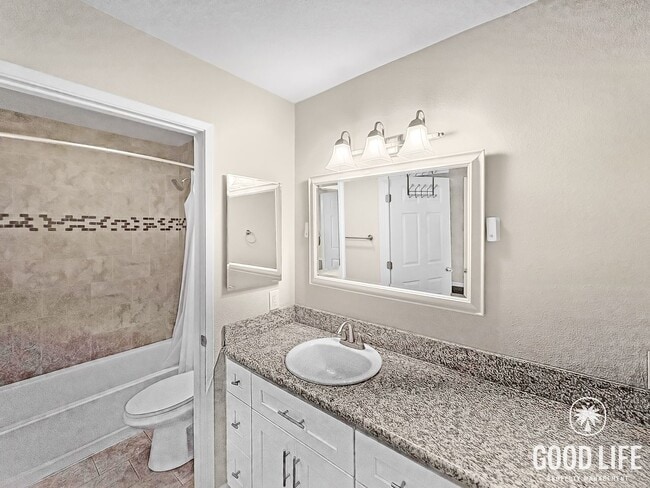 Building Photo - Clean & Move-In Ready Upgraded Condo in Prime Scripps Ranch Location