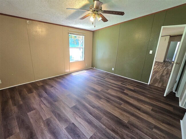 Building Photo - 111 Lakeside Woods Dr