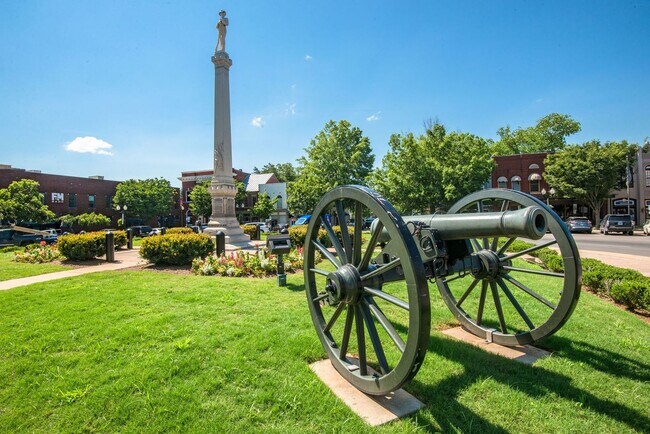 Building Photo - Charming 4BE/3BA Home in Historic Downtown Franklin!