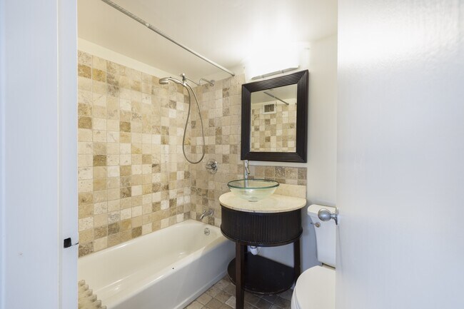 Building Photo - 3901 Tunlaw Rd NW