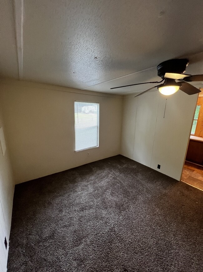 Building Photo - 1031 Aaron Ln