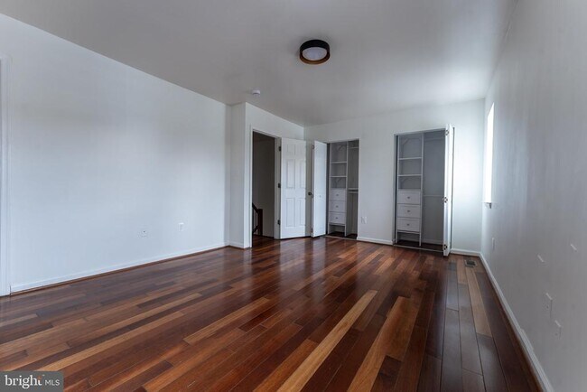 Building Photo - 7426 Rhondda Dr