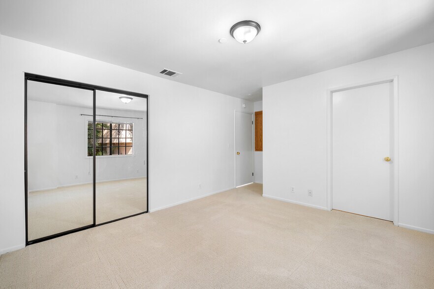 Building Photo - 2747 Hermosa Ave