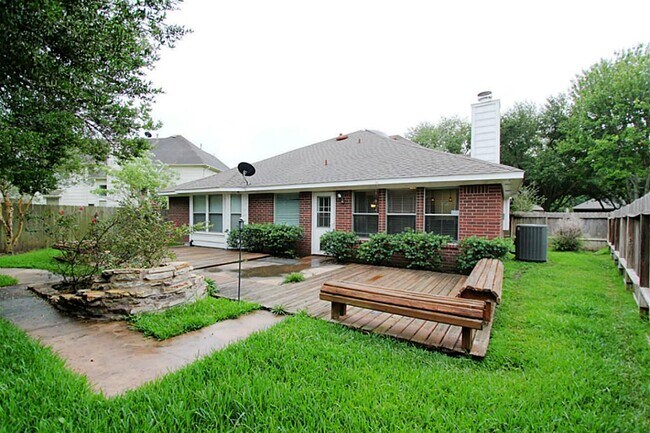 Building Photo - 523 High Meadows Dr