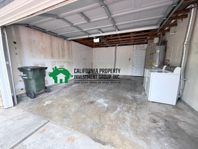 Building Photo - 5422 Marconi Ave