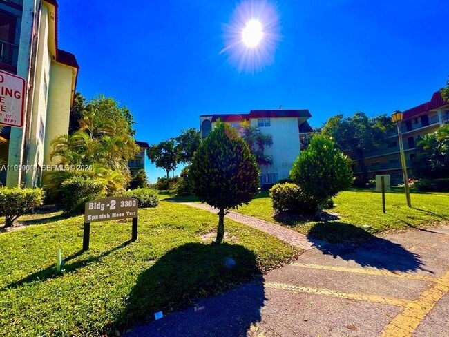 Building Photo - 3300 Spanish Moss Terrace