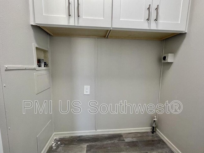 Building Photo - 437 Riverfront Dr